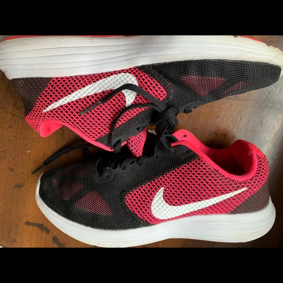 Sneakers - Picture 4 of 9